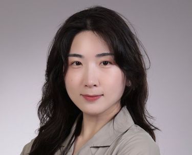 Blogger Seohyun from South Korea.